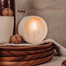 Cargar imagen en el visor de la galería, VELA AROMÁTICA SEA - Latte Glass